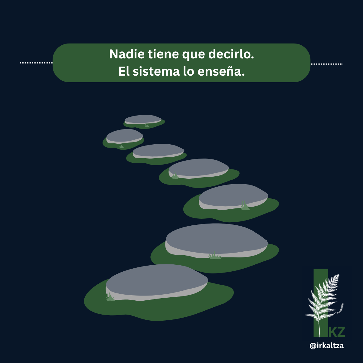 Camino de piedras marcando una dirección en la hierba, metáfora de los aprendizajes invisibles y los comportamientos que los equipos enseñan sin darse cuenta.